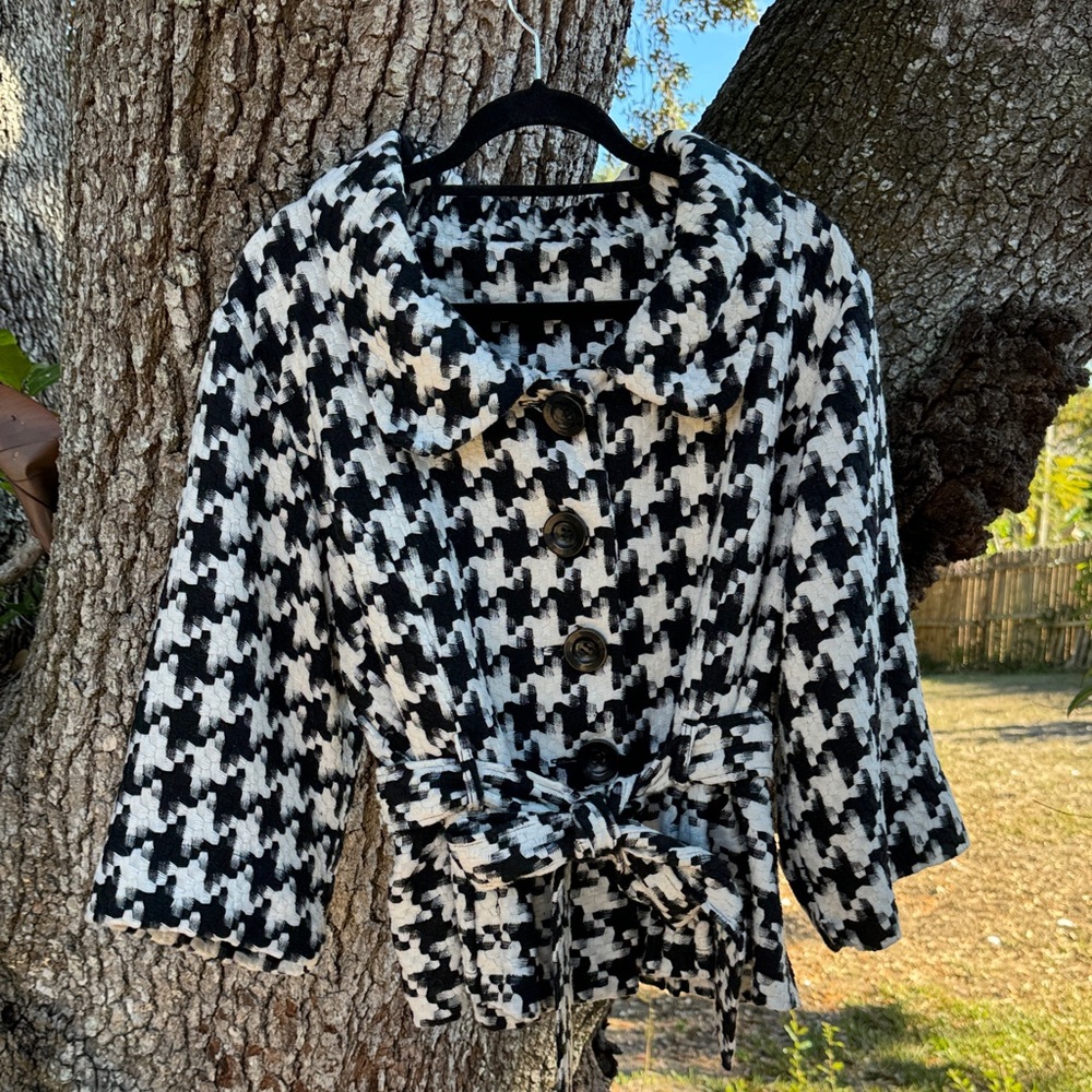 3X Vintage Torrid 55% wool black and white houndstooth 3/4 sleeve blazer.Size 3X